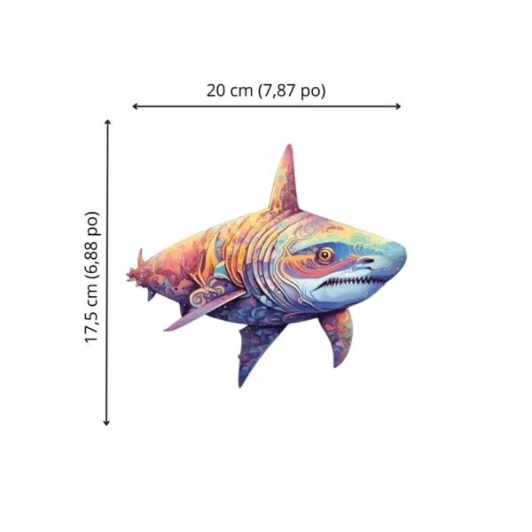 Dimensions du puzzle en bois Requin Coloré assemblé : 20 × 17,5 cm.
