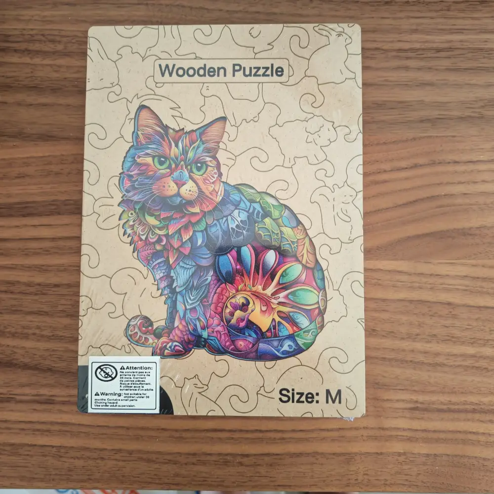 Face avant de la boîte du puzzle en bois Chat Coloré, taille M, par BrushCrafts.