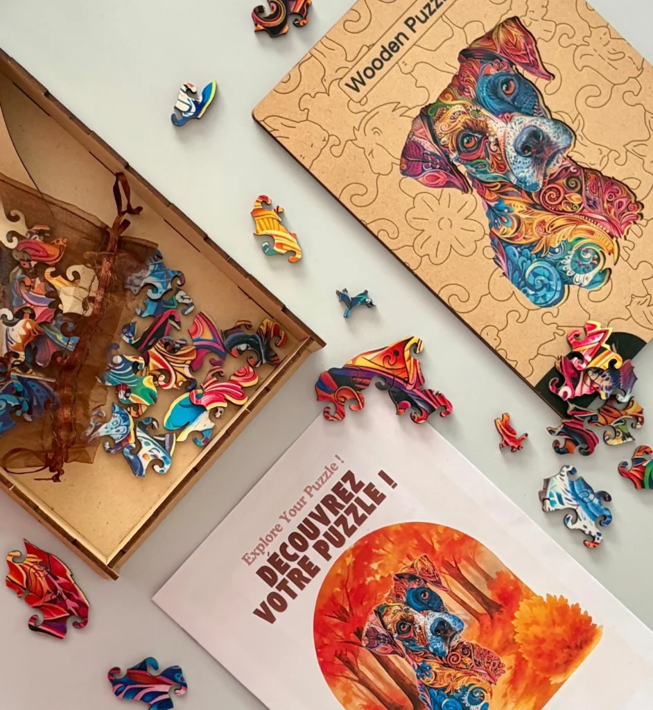 Boîte ouverte du puzzle American Staffordshire avec le livret et les pièces.